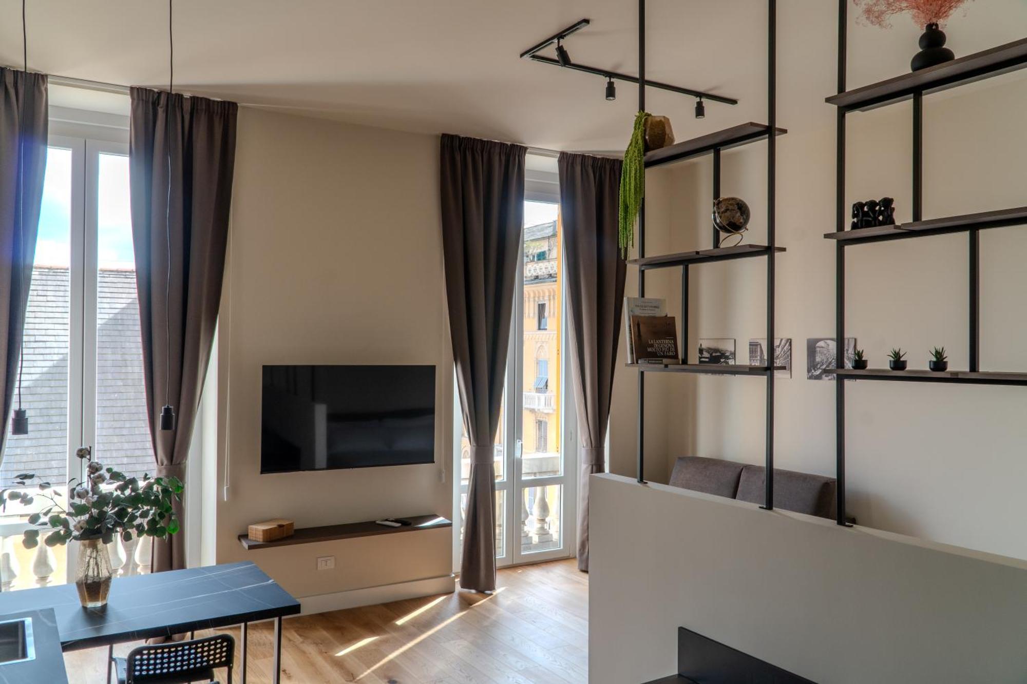 Reuetta - Elegant And In * Genova