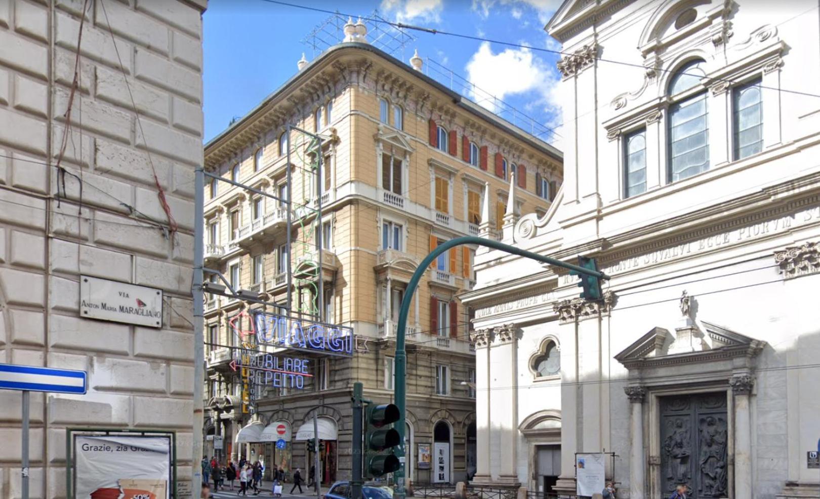Reuetta - Elegant And In * Genova